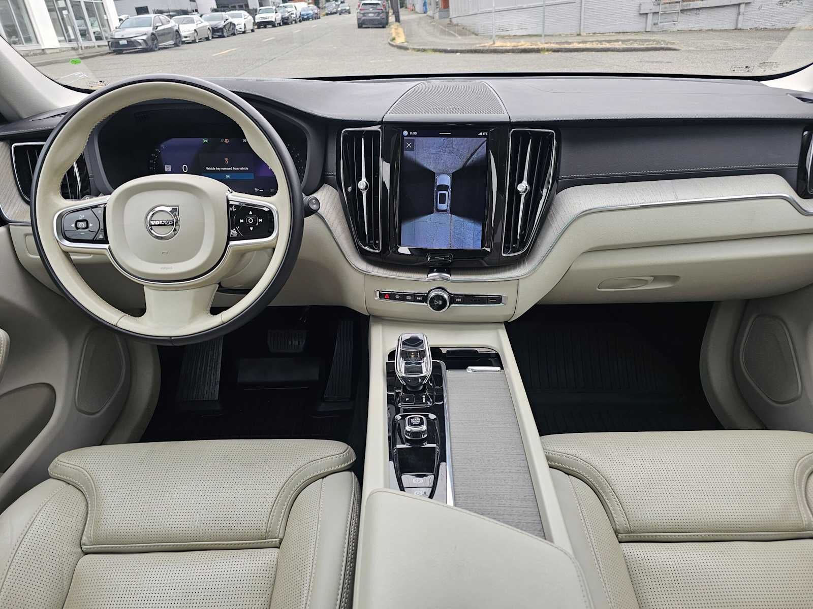 2023 Volvo XC60 Ultimate Bright Theme