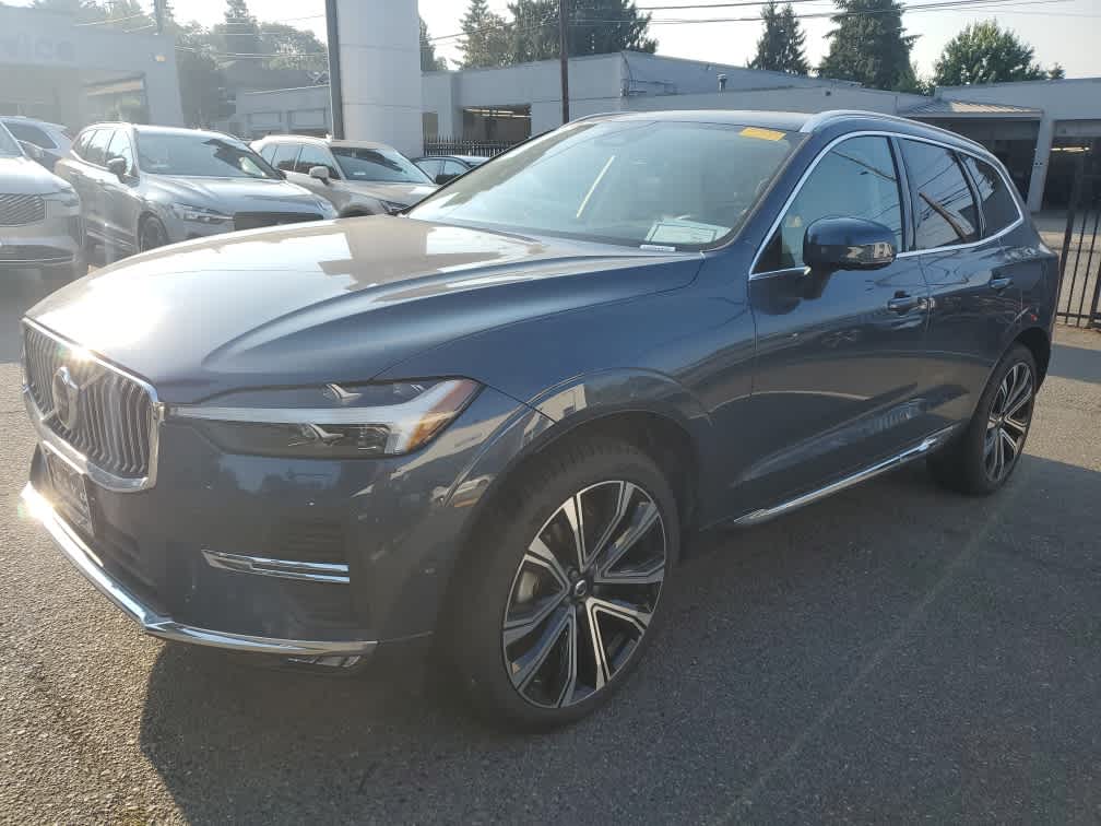2023 Volvo XC60 Ultimate Bright Theme