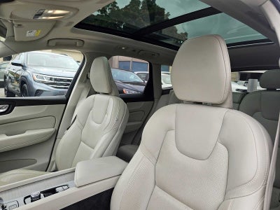 2023 Volvo XC60 Ultimate Bright Theme