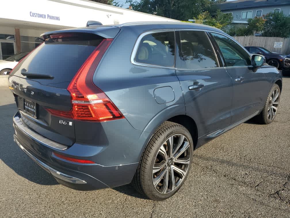 2023 Volvo XC60 Ultimate Bright Theme