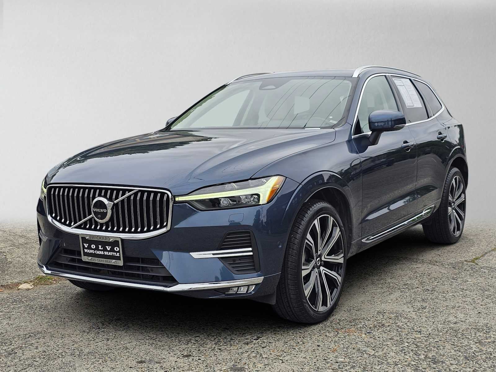2023 Volvo XC60 Ultimate Bright Theme
