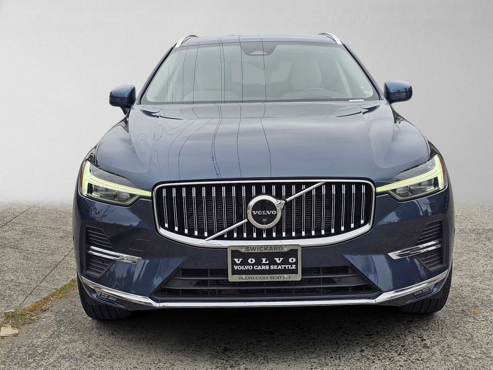 2023 Volvo XC60 Ultimate Bright Theme