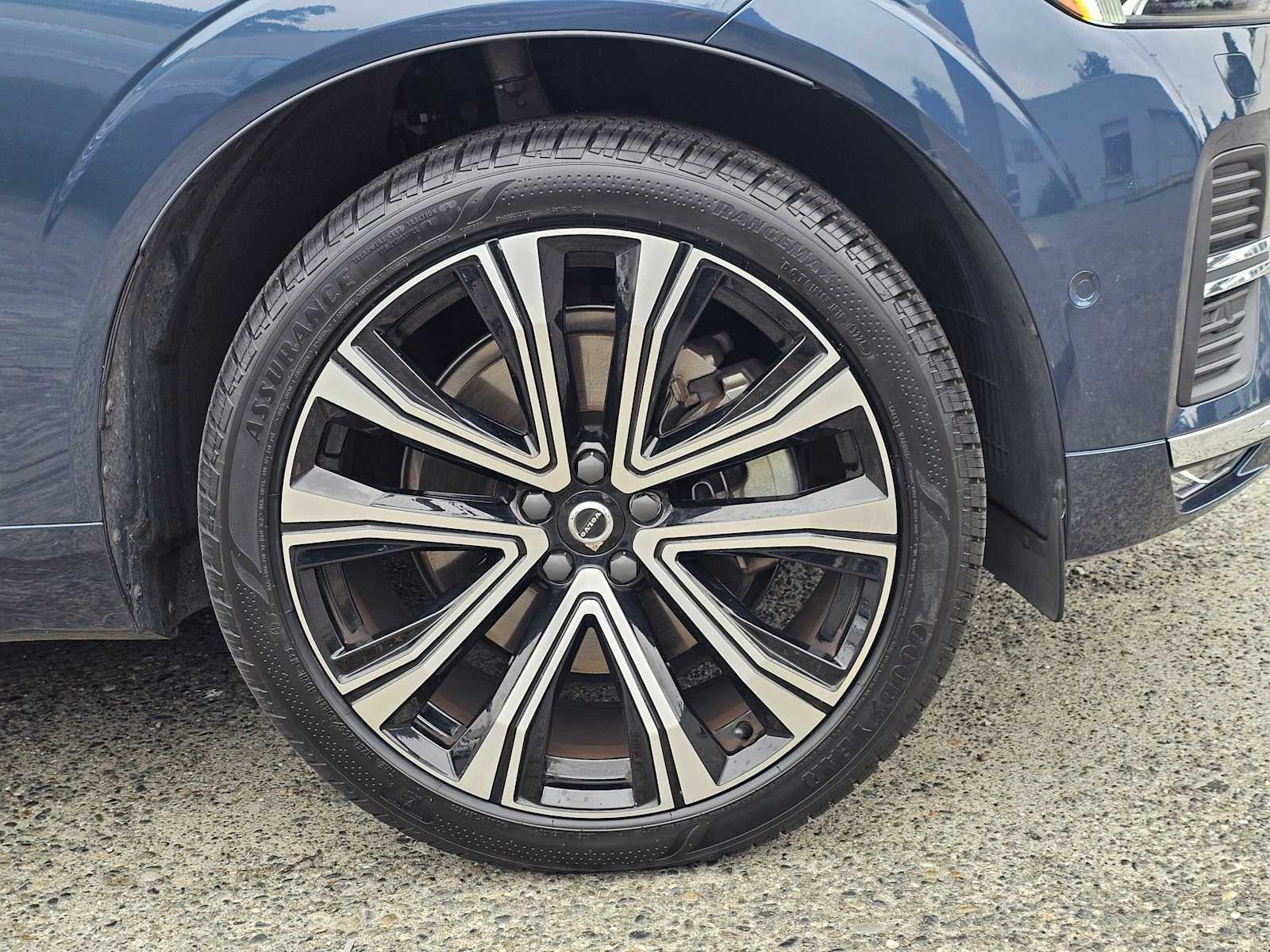 2023 Volvo XC60 Ultimate Bright Theme