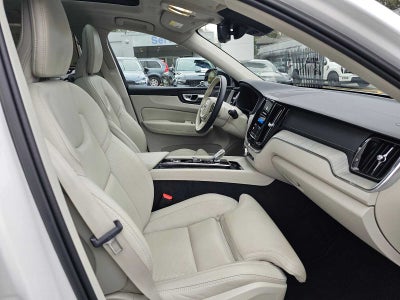 2023 Volvo XC60 Ultimate Dark Theme