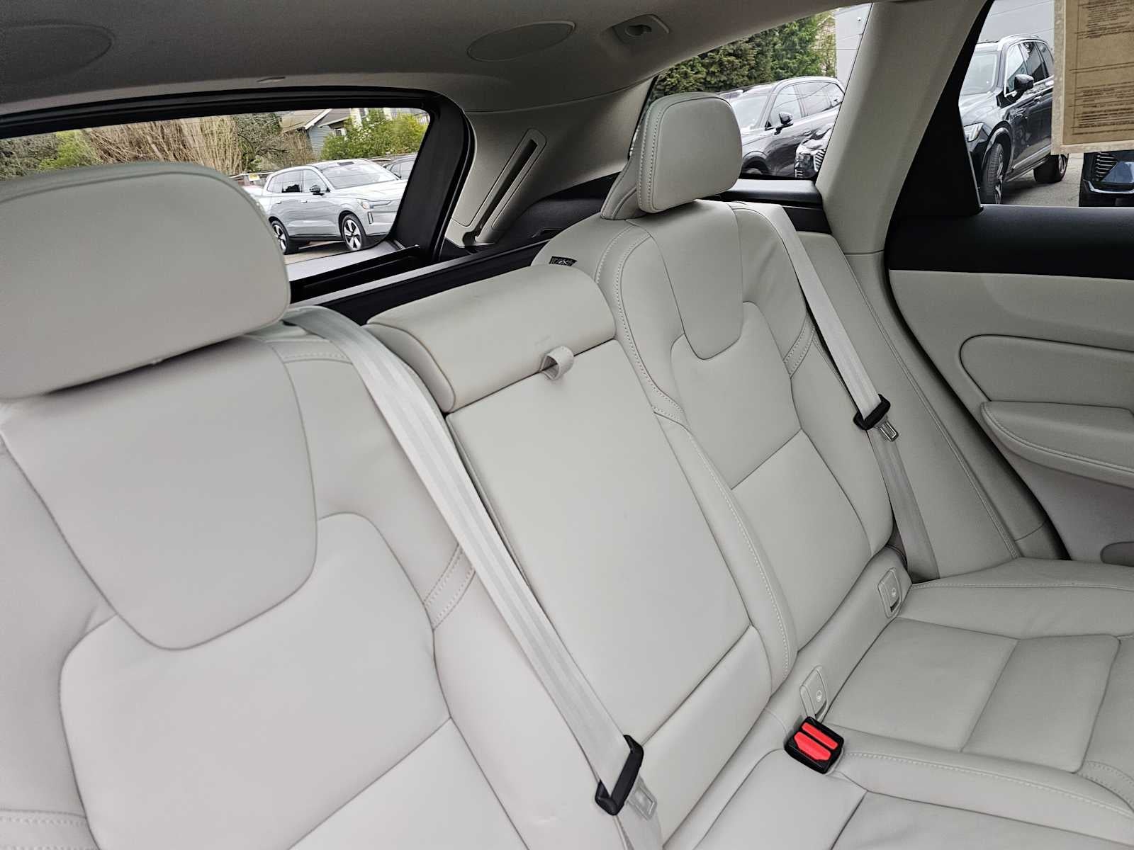 2023 Volvo XC60 Ultimate Dark Theme