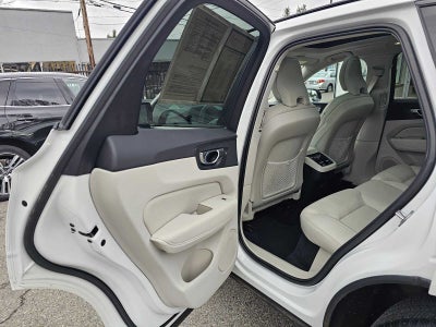 2023 Volvo XC60 Ultimate Dark Theme