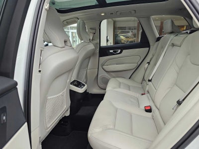 2023 Volvo XC60 Ultimate Dark Theme