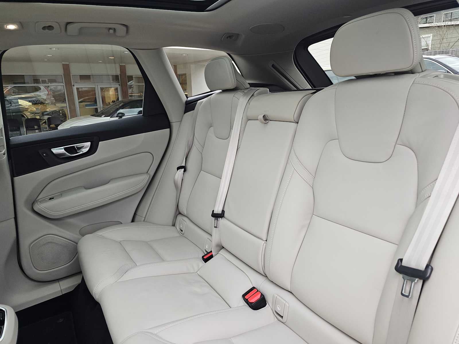 2023 Volvo XC60 Ultimate Dark Theme