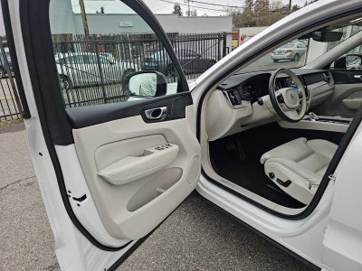 2023 Volvo XC60 Ultimate Dark Theme