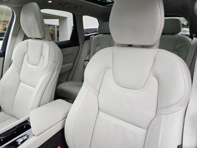 2023 Volvo XC60 Ultimate Dark Theme