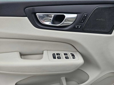 2023 Volvo XC60 Ultimate Dark Theme