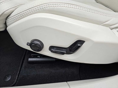 2023 Volvo XC60 Ultimate Dark Theme