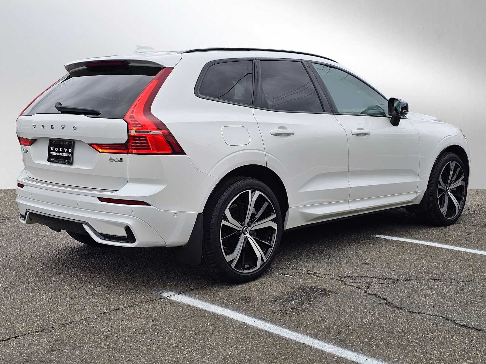 2023 Volvo XC60 Ultimate Dark Theme