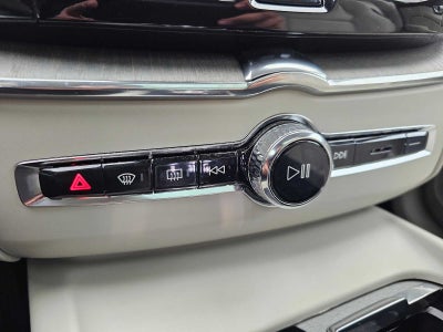 2023 Volvo XC60 Ultimate Dark Theme