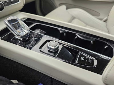 2023 Volvo XC60 Ultimate Dark Theme