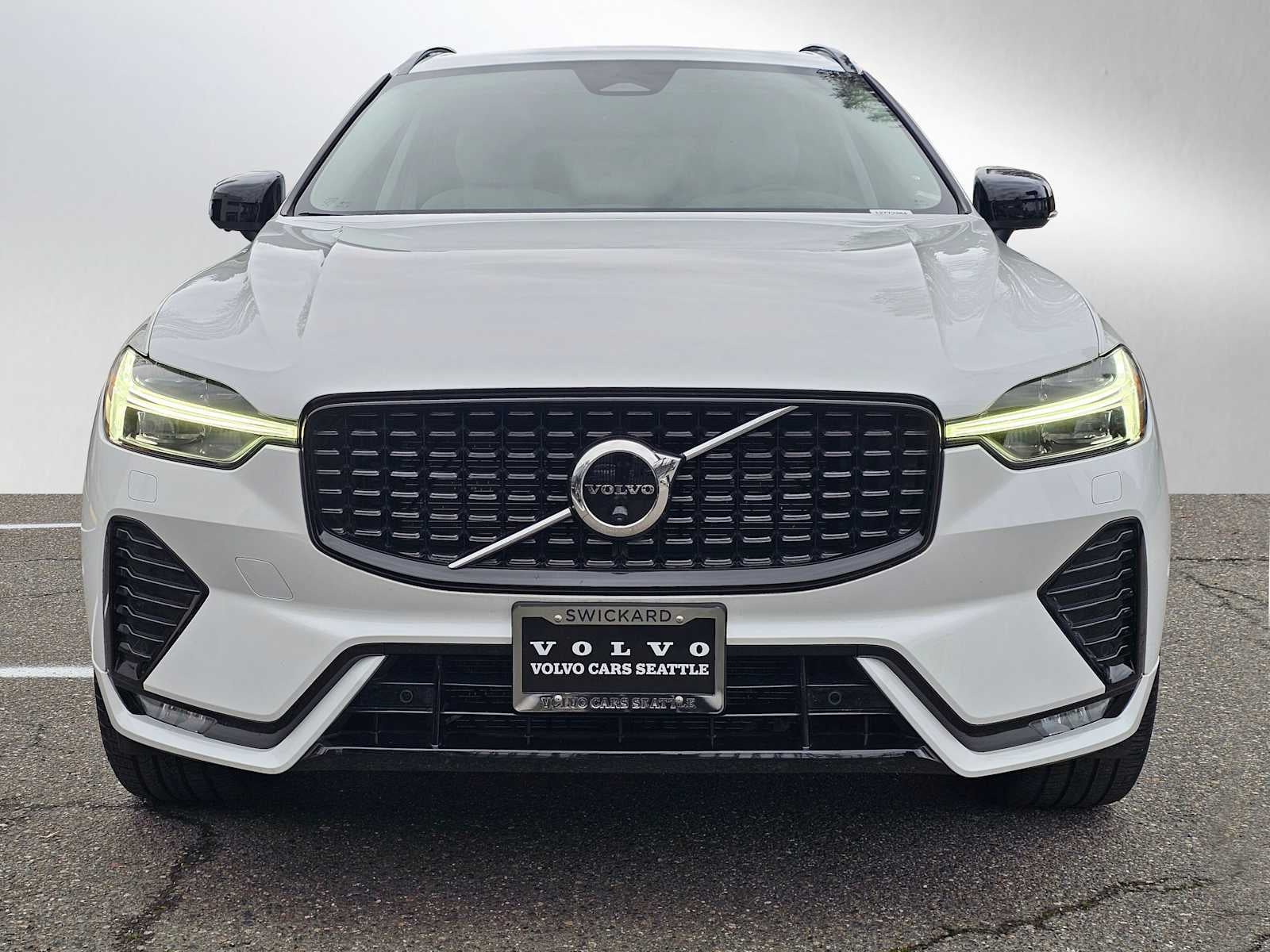 2023 Volvo XC60 Ultimate Dark Theme