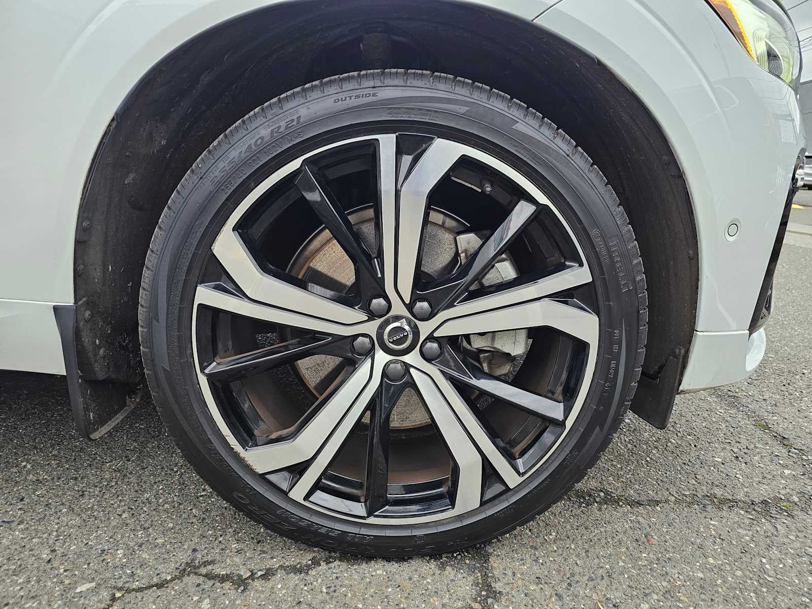 2023 Volvo XC60 Ultimate Dark Theme