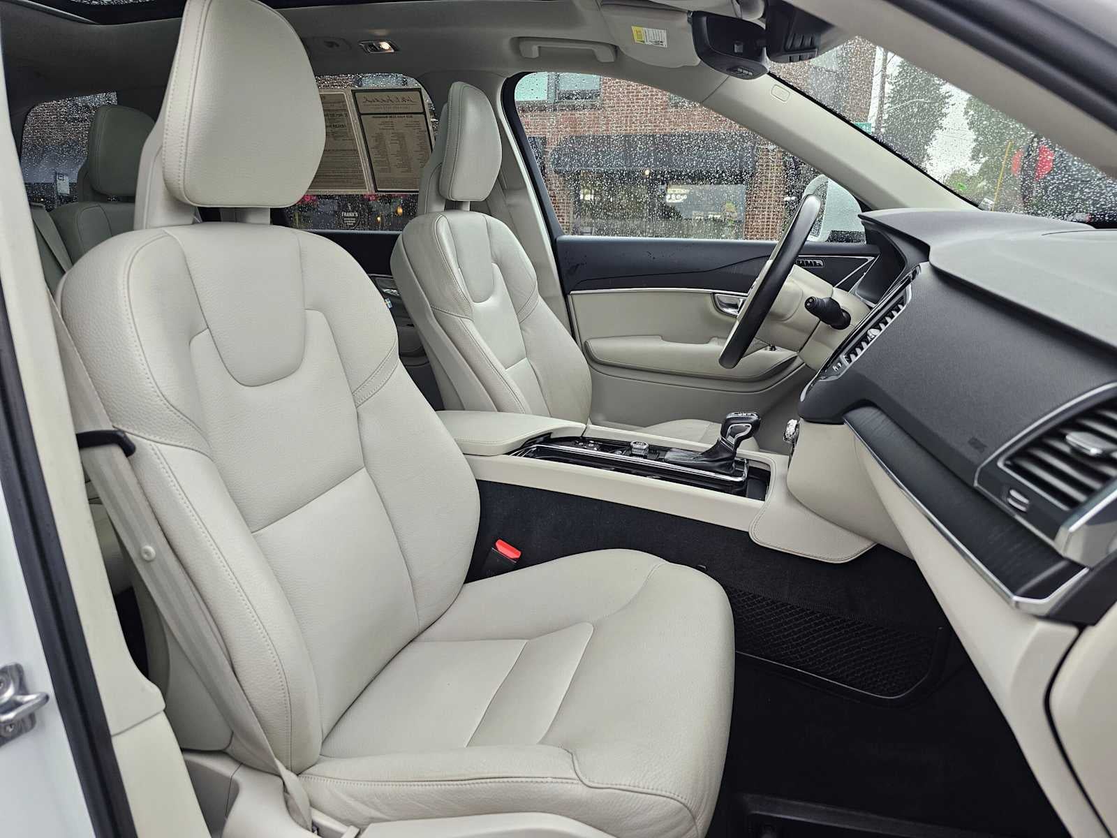 2020 Volvo XC90 Momentum