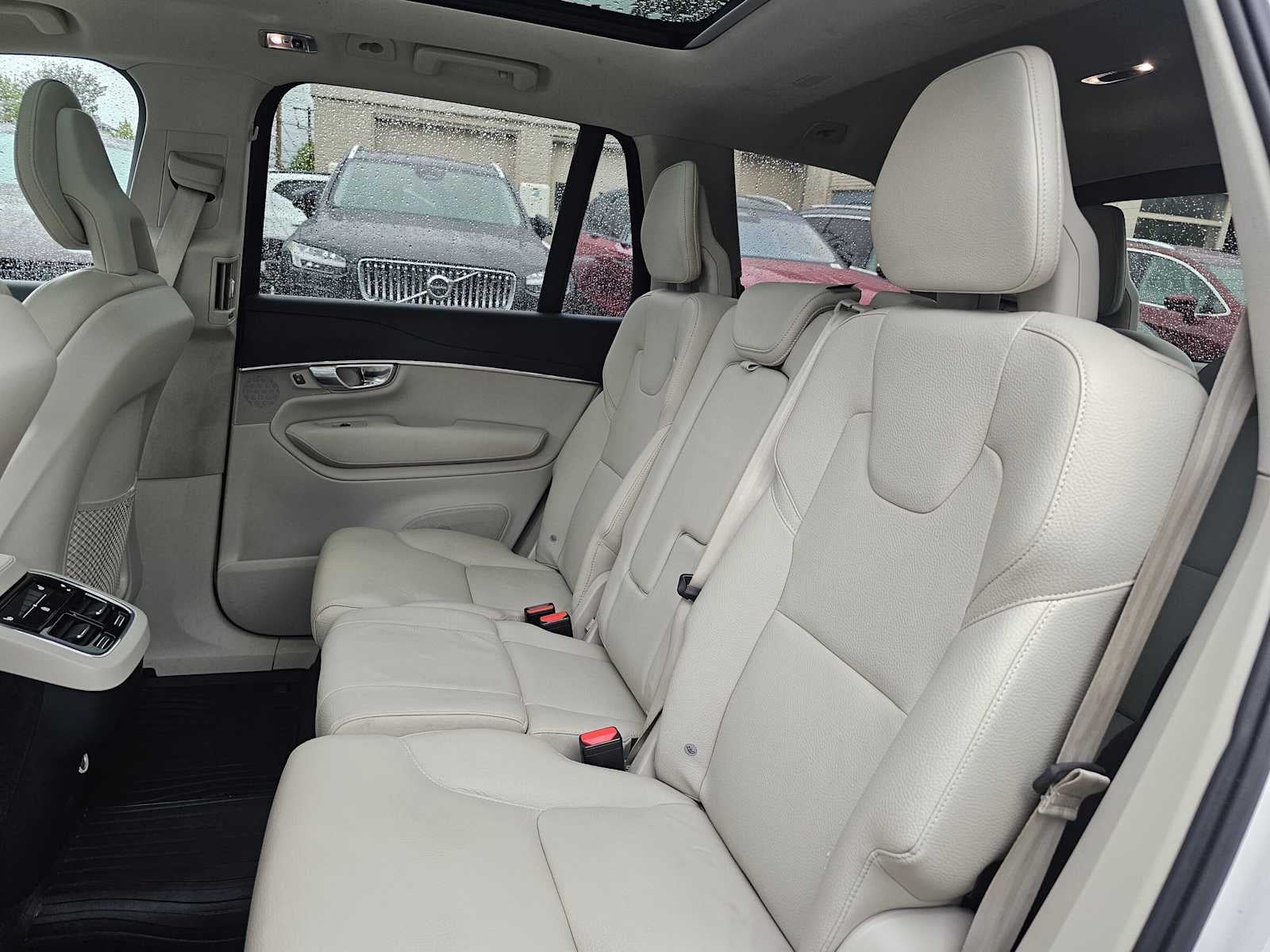 2020 Volvo XC90 Momentum