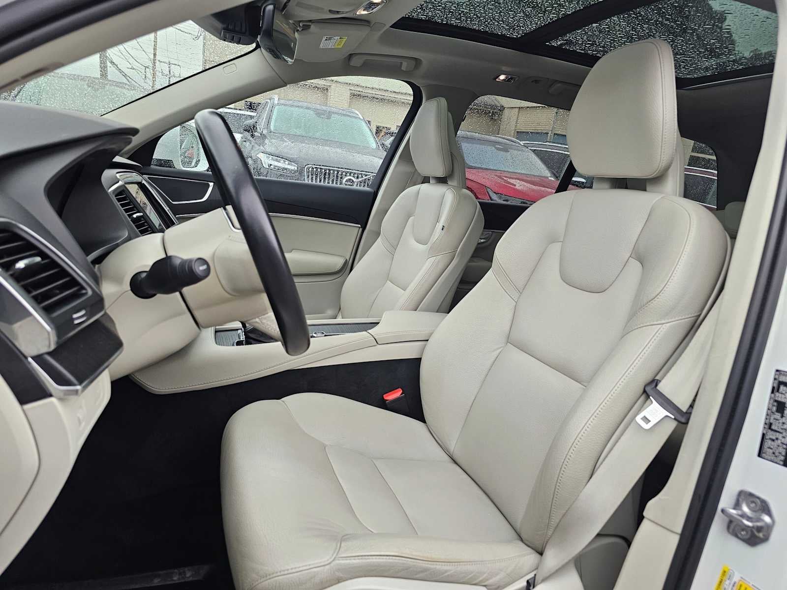 2020 Volvo XC90 Momentum