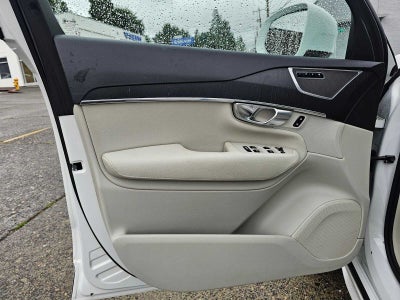 2020 Volvo XC90 Momentum