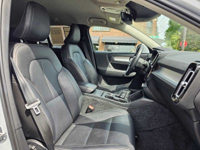 2021 Volvo XC40 Momentum