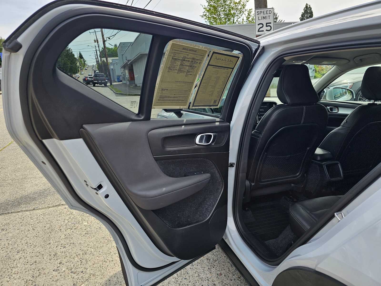 2021 Volvo XC40 Momentum