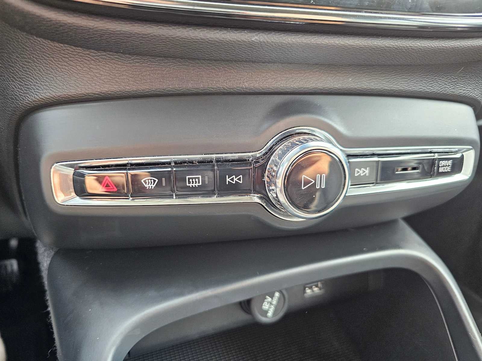 2021 Volvo XC40 Momentum