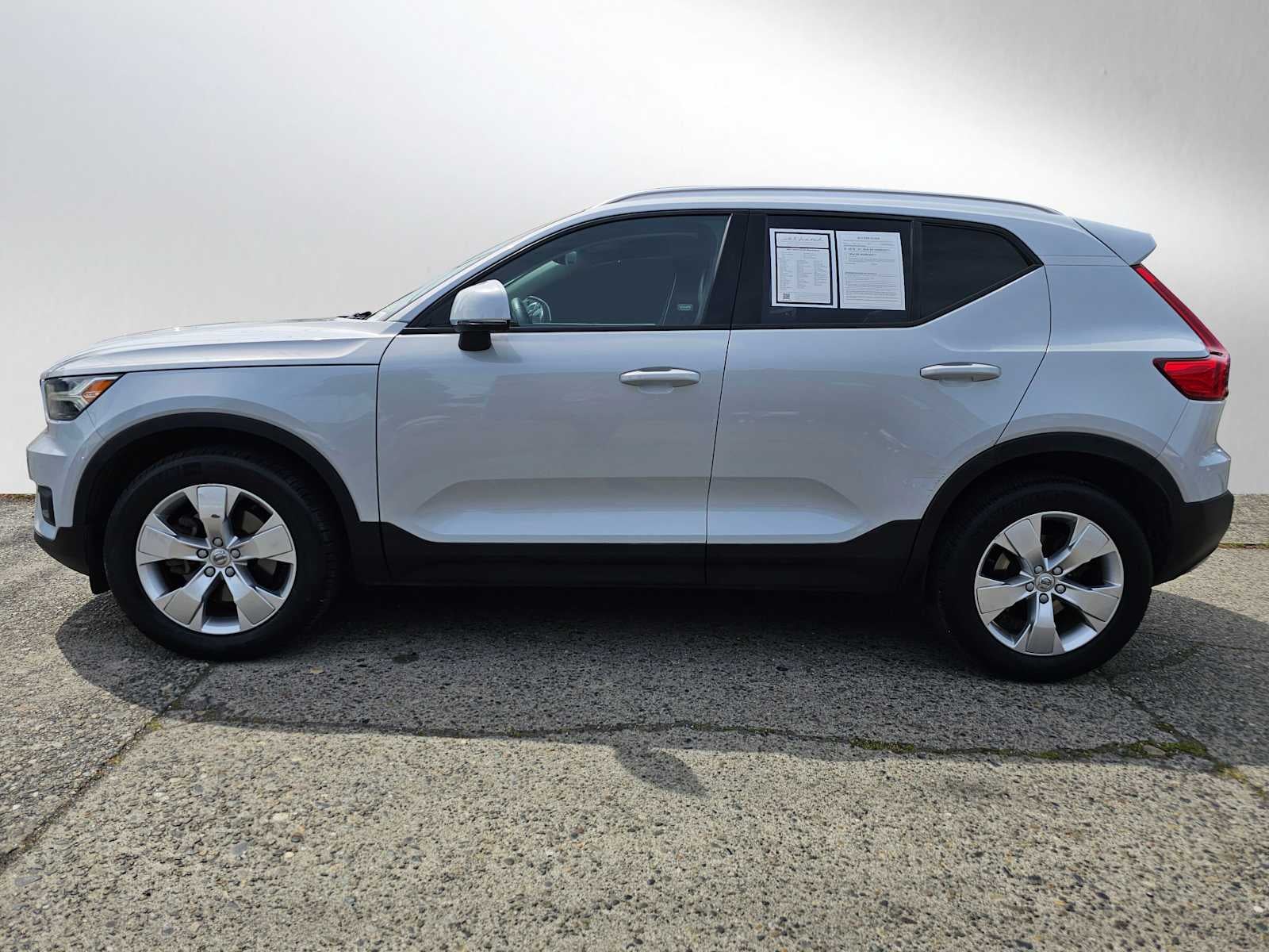 2021 Volvo XC40 Momentum
