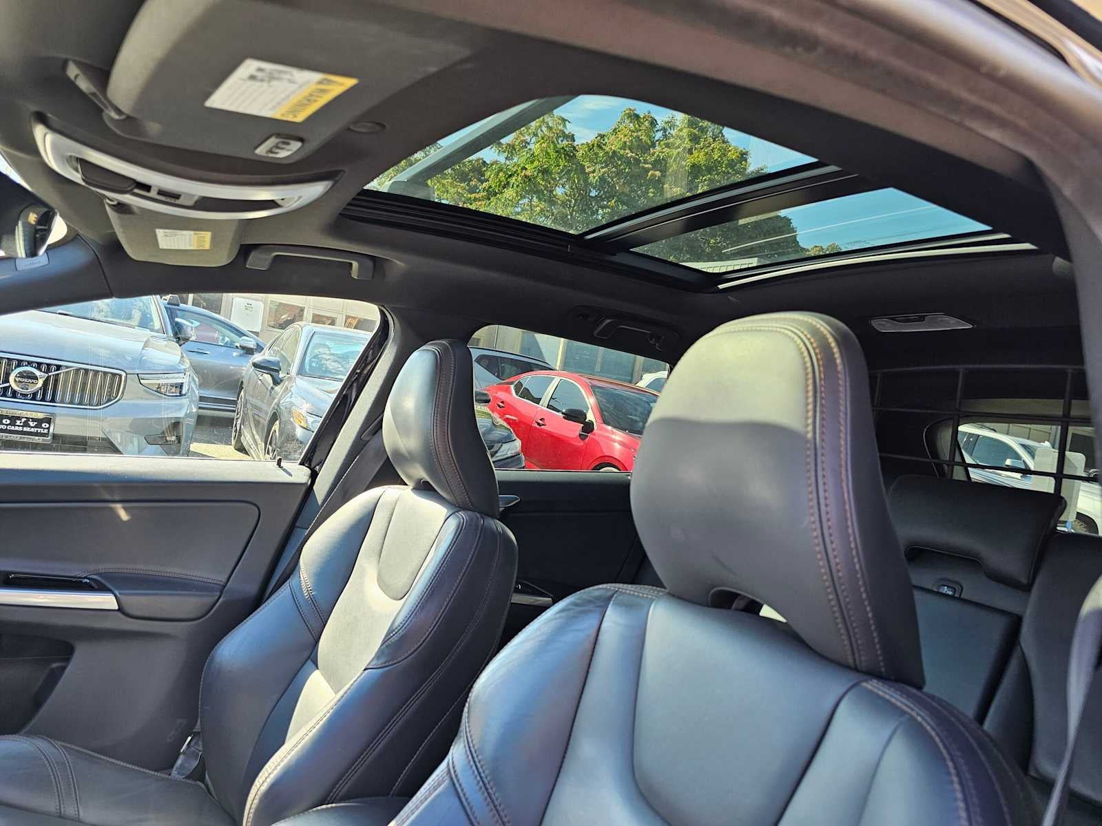 2015 Volvo XC60 T6 Platinum