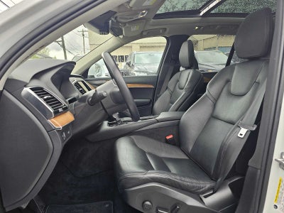 2022 Volvo XC90 Momentum
