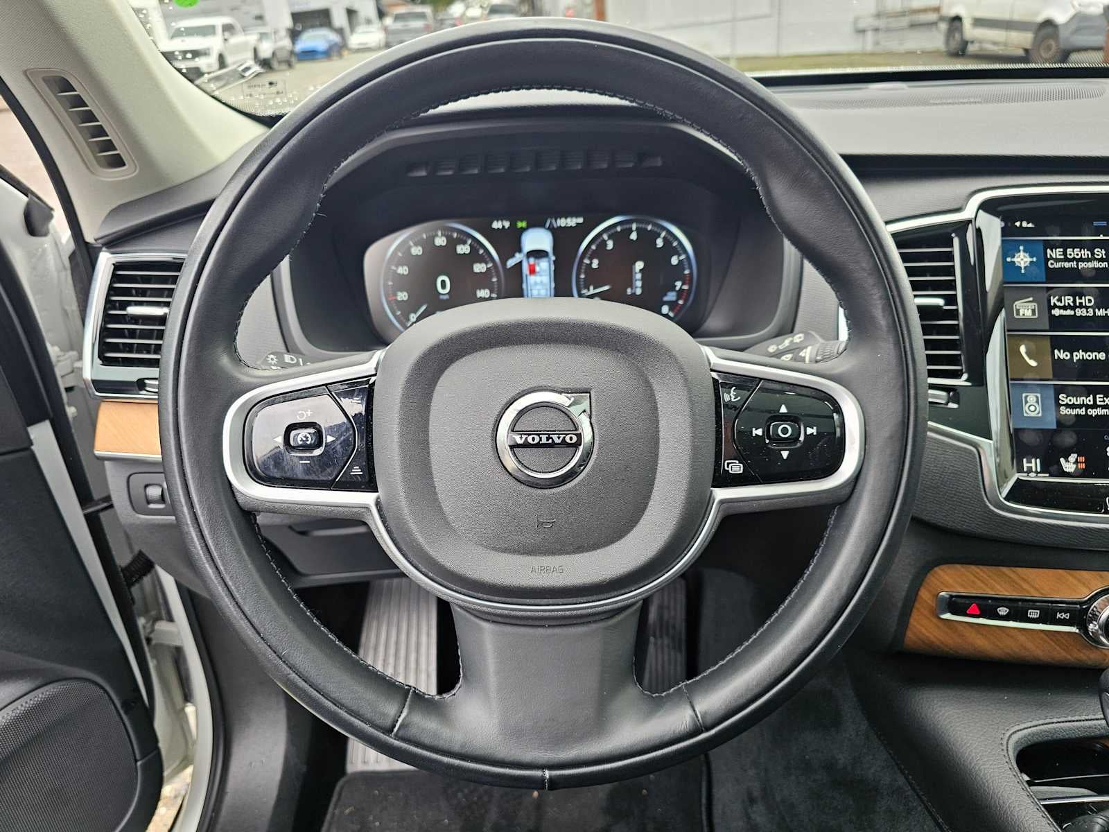 2022 Volvo XC90 Momentum