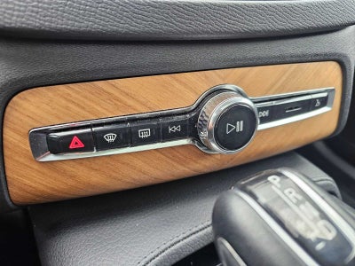 2022 Volvo XC90 Momentum