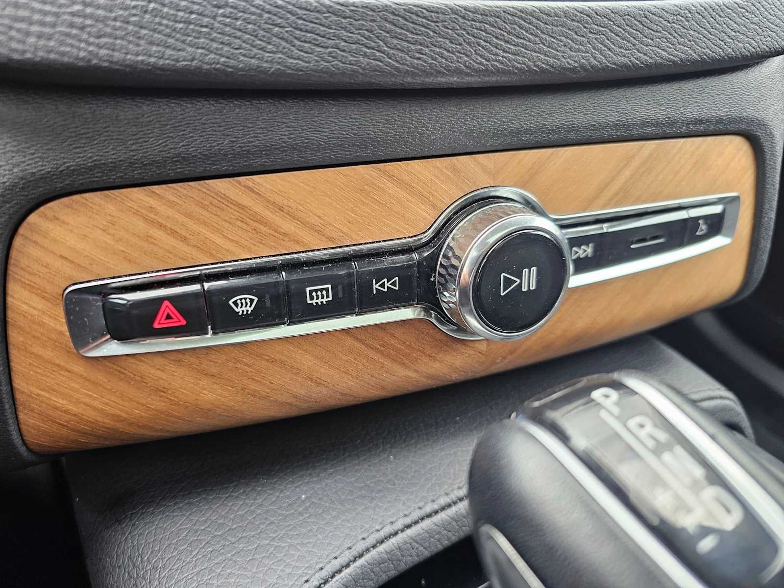 2022 Volvo XC90 Momentum