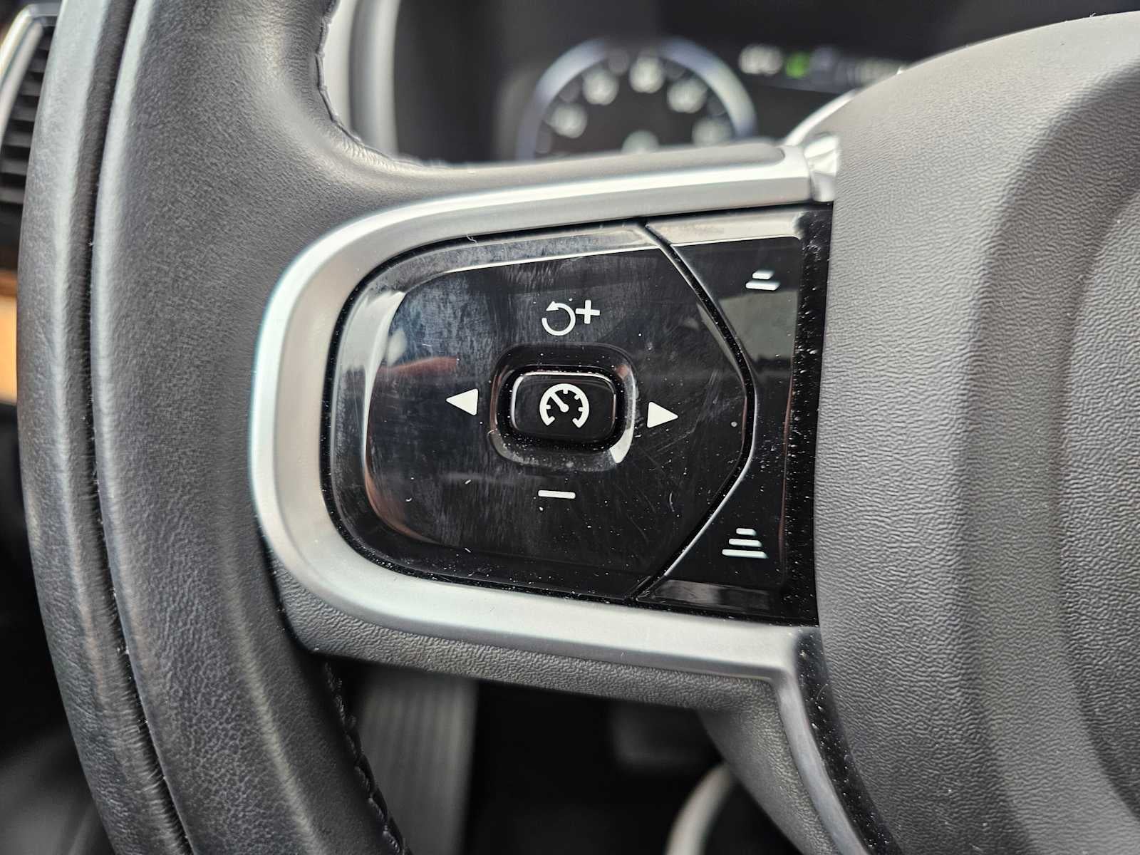 2022 Volvo XC90 Momentum