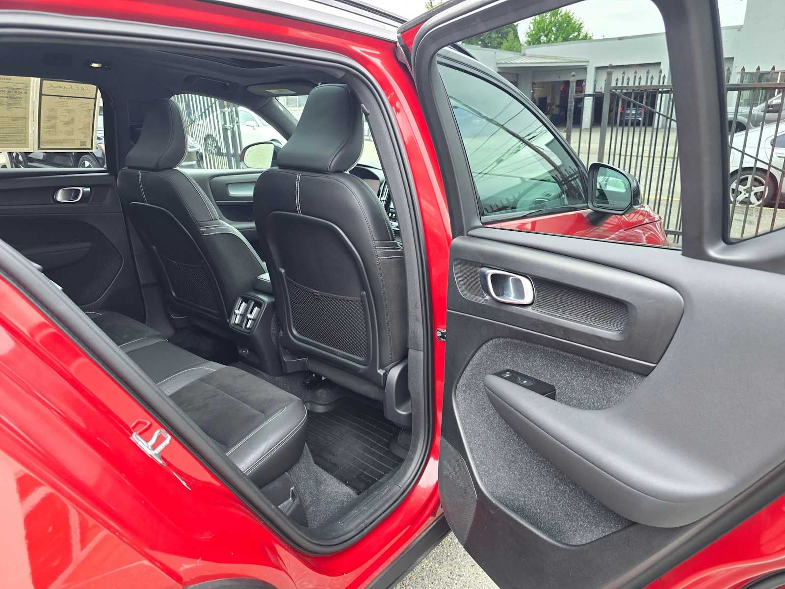 2021 Volvo XC40 Recharge P8 eAWD Pure Electric
