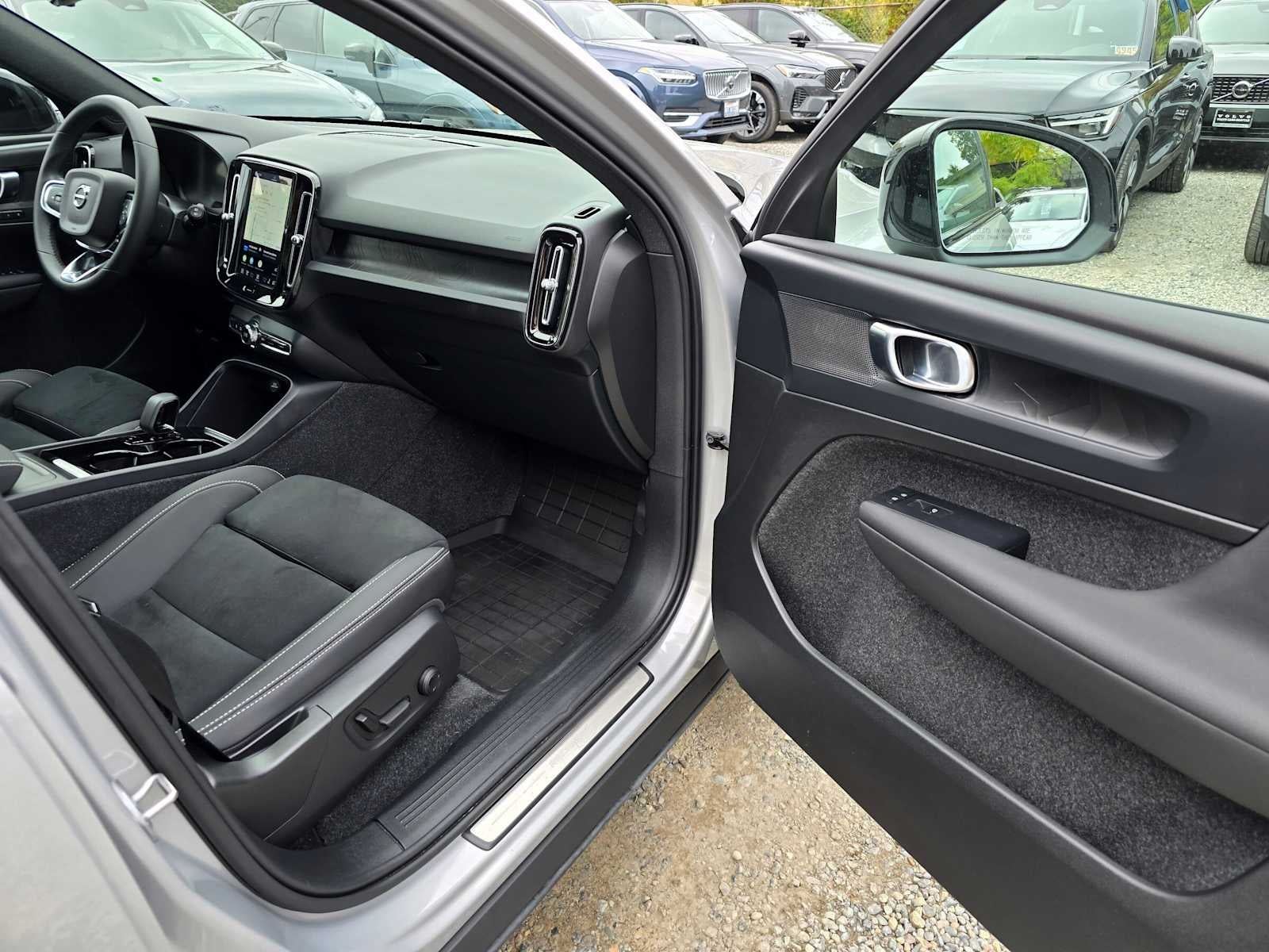 2024 Volvo XC40 Recharge Pure Electric Plus