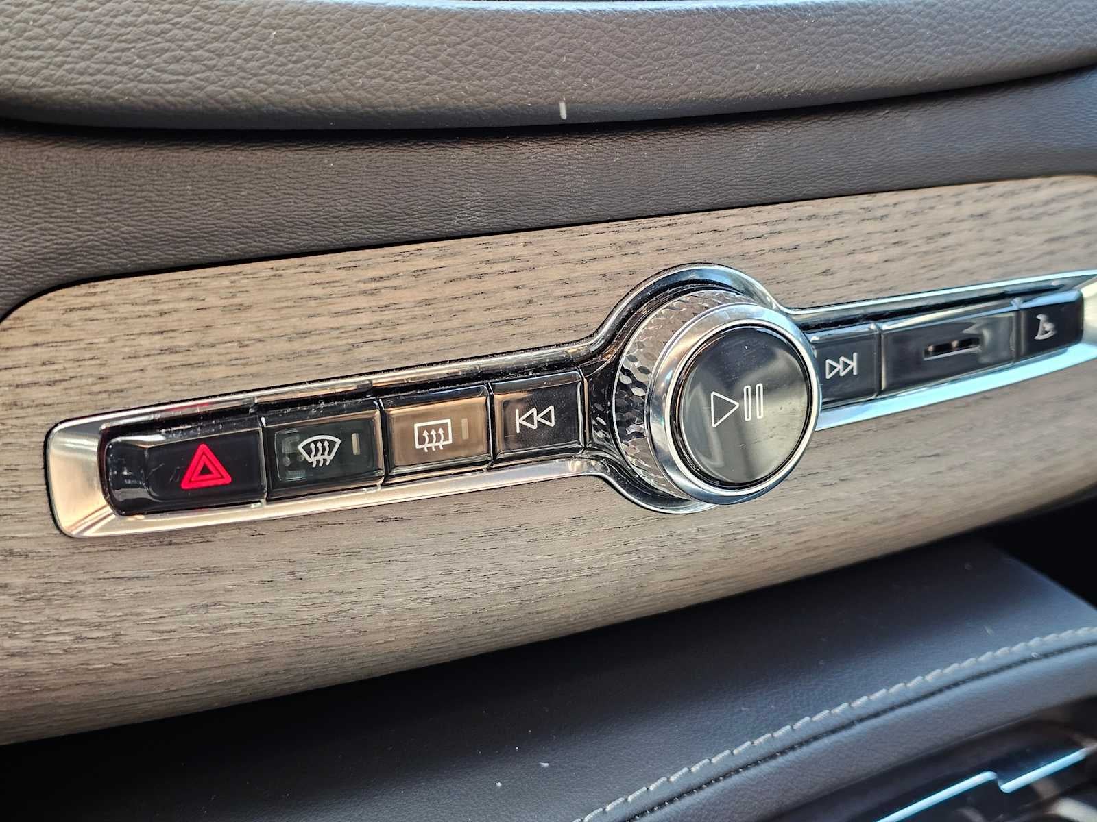 2023 Volvo XC90 Recharge Plug-In Hybrid Ultimate Bright Theme