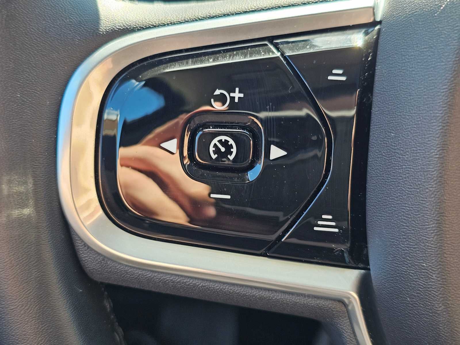 2023 Volvo XC90 Recharge Plug-In Hybrid Ultimate Bright Theme