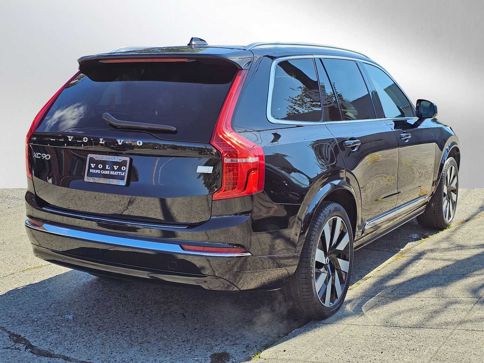 2023 Volvo XC90 Recharge Plug-In Hybrid Ultimate Bright Theme