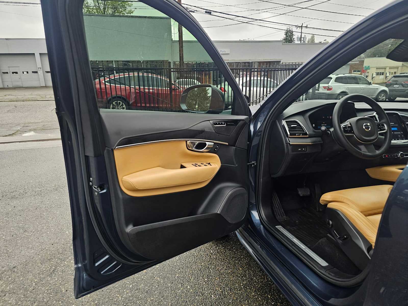 2023 Volvo XC90 Recharge Plug-In Hybrid Ultimate Bright Theme