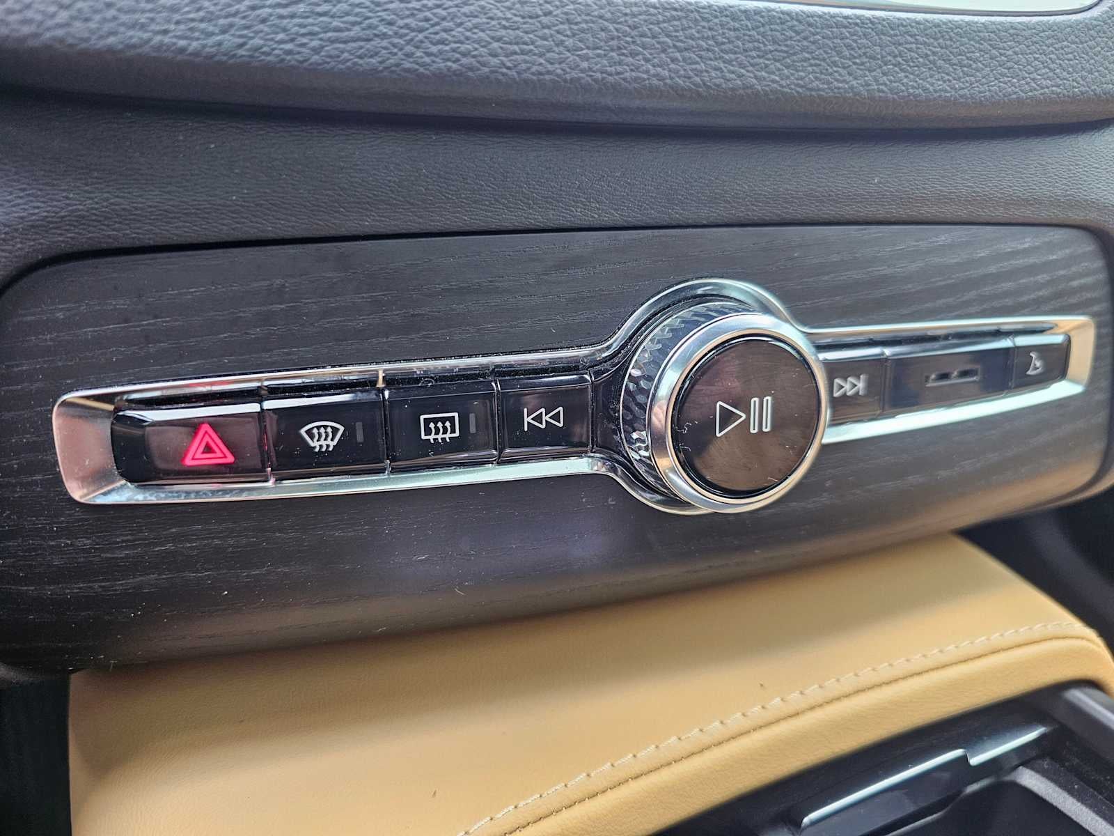 2023 Volvo XC90 Recharge Plug-In Hybrid Ultimate Bright Theme