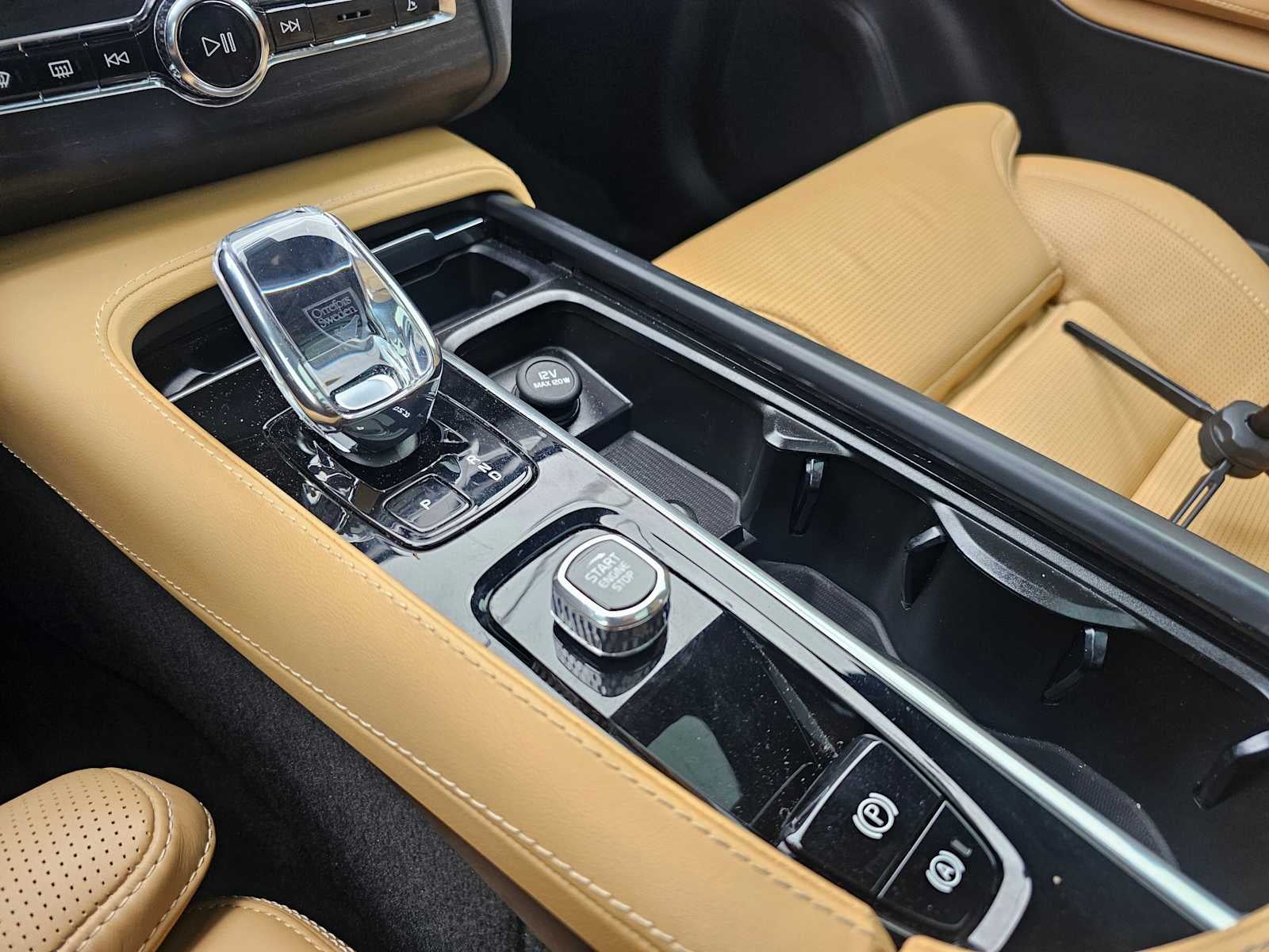 2023 Volvo XC90 Recharge Plug-In Hybrid Ultimate Bright Theme