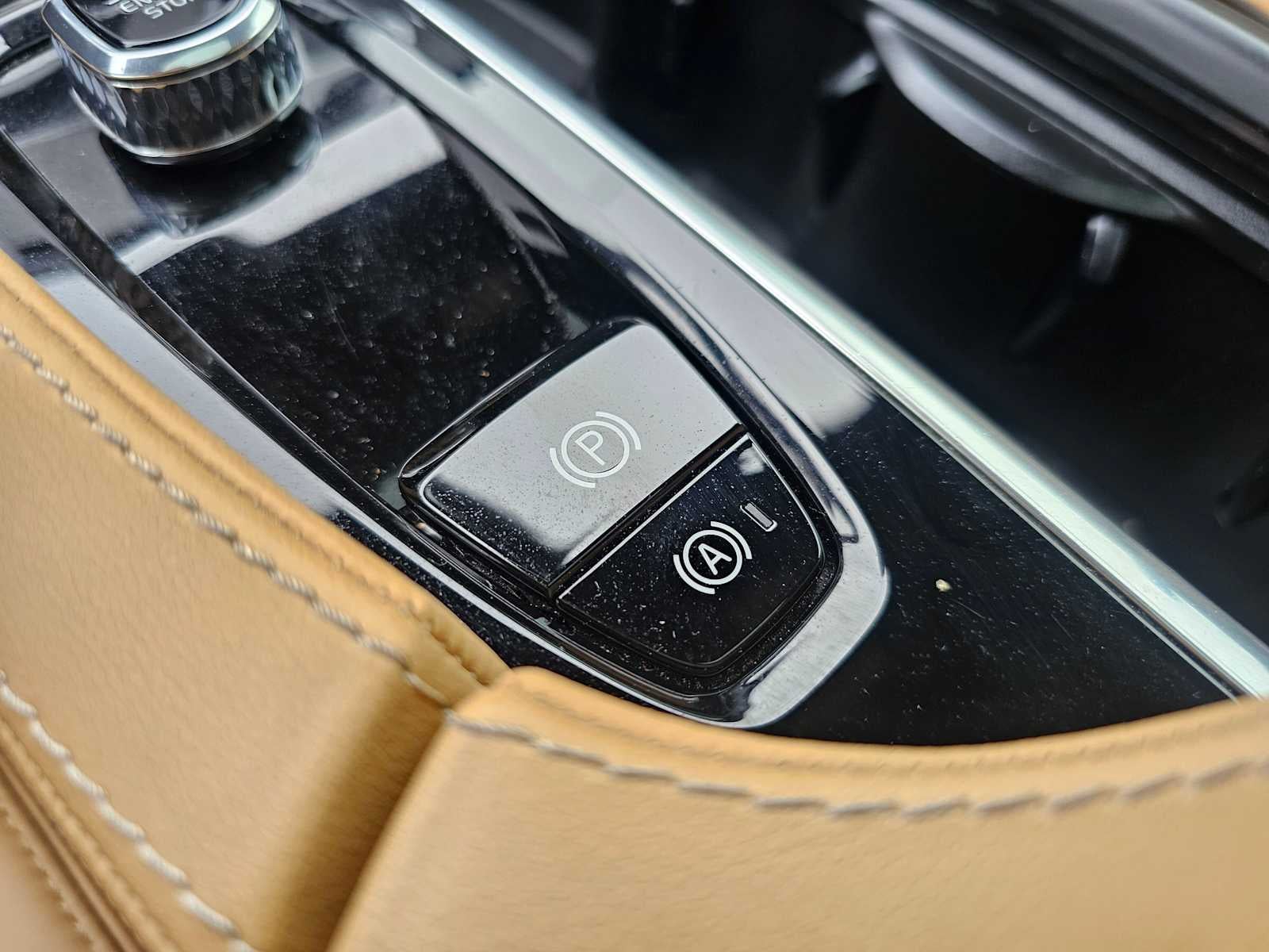 2023 Volvo XC90 Recharge Plug-In Hybrid Ultimate Bright Theme