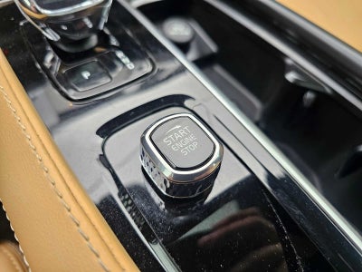 2023 Volvo XC90 Recharge Plug-In Hybrid Ultimate Bright Theme