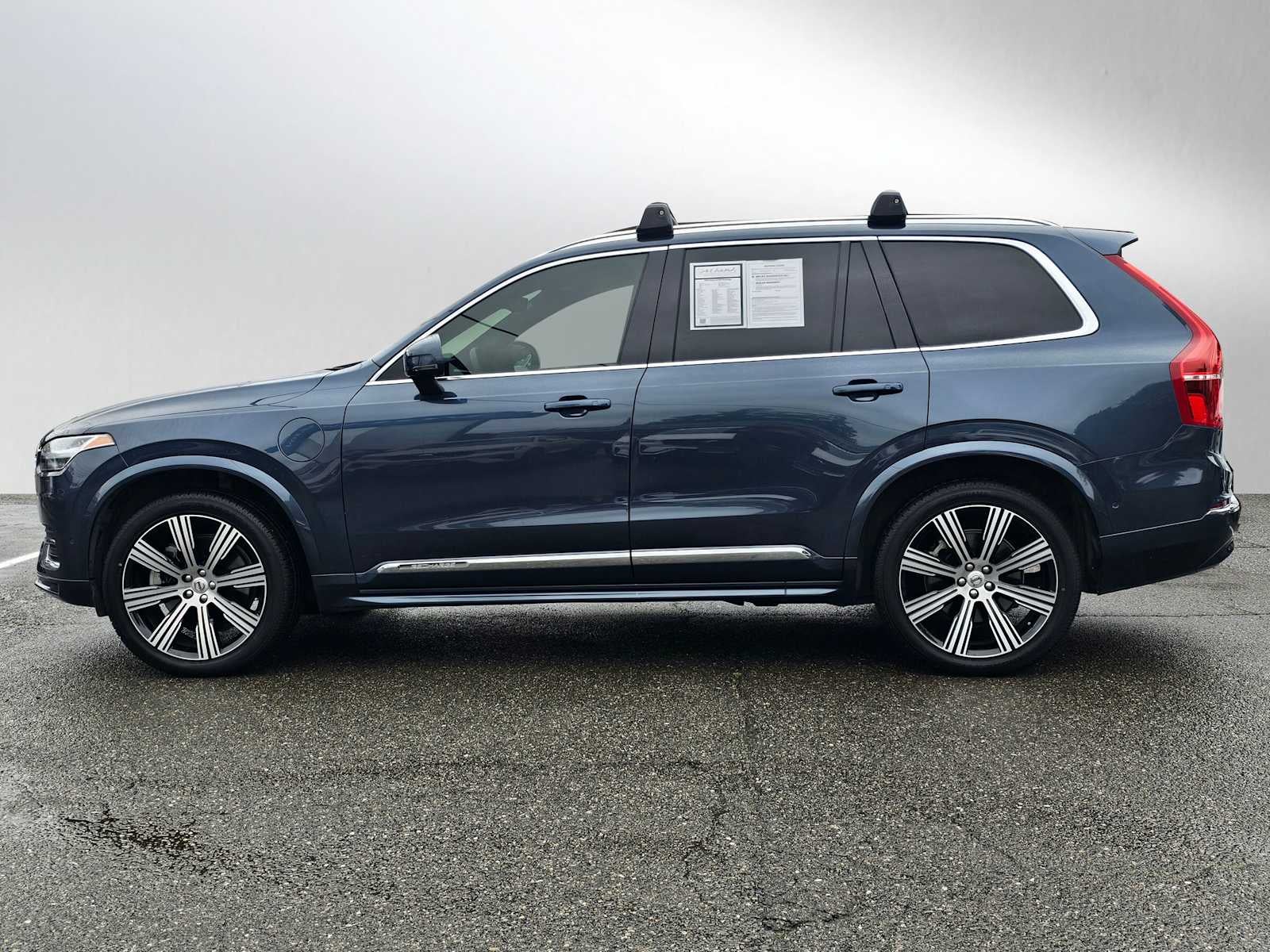 2023 Volvo XC90 Recharge Plug-In Hybrid Ultimate Bright Theme
