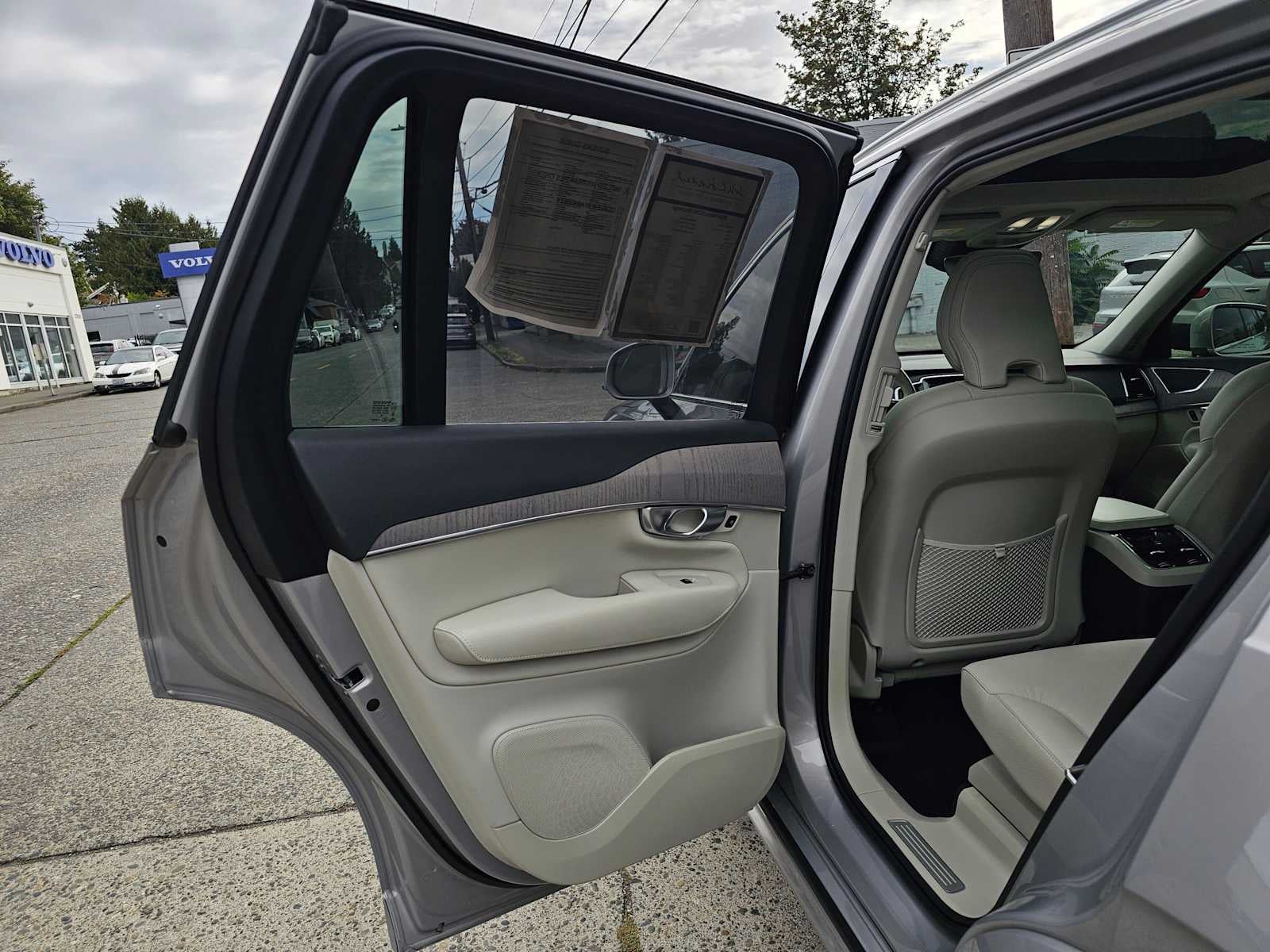2024 Volvo XC90 Recharge Plug-In Hybrid Plus Bright Theme