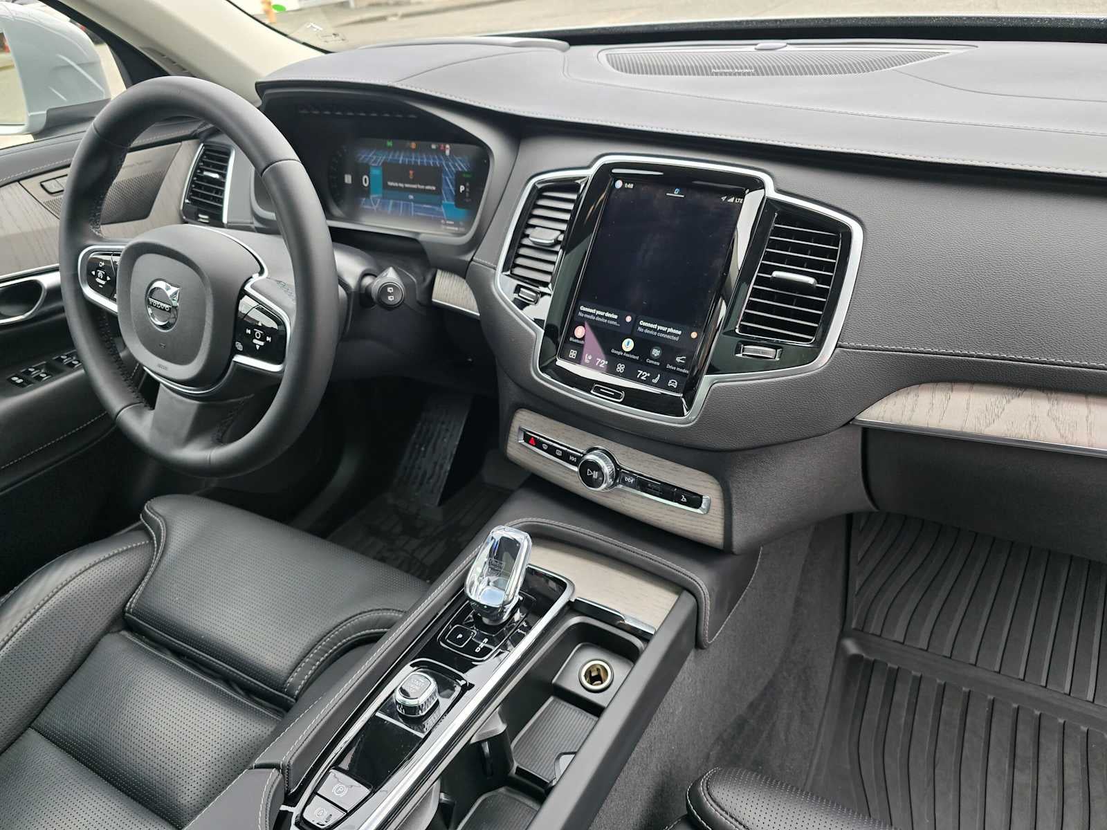 2024 Volvo XC90 Recharge Plug-In Hybrid Ultimate Bright Theme