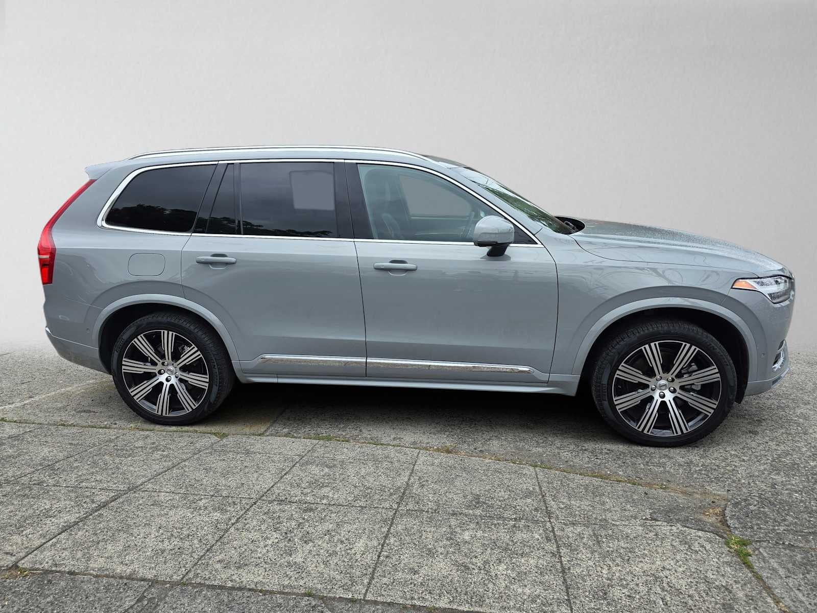 2024 Volvo XC90 Recharge Plug-In Hybrid Ultimate Bright Theme
