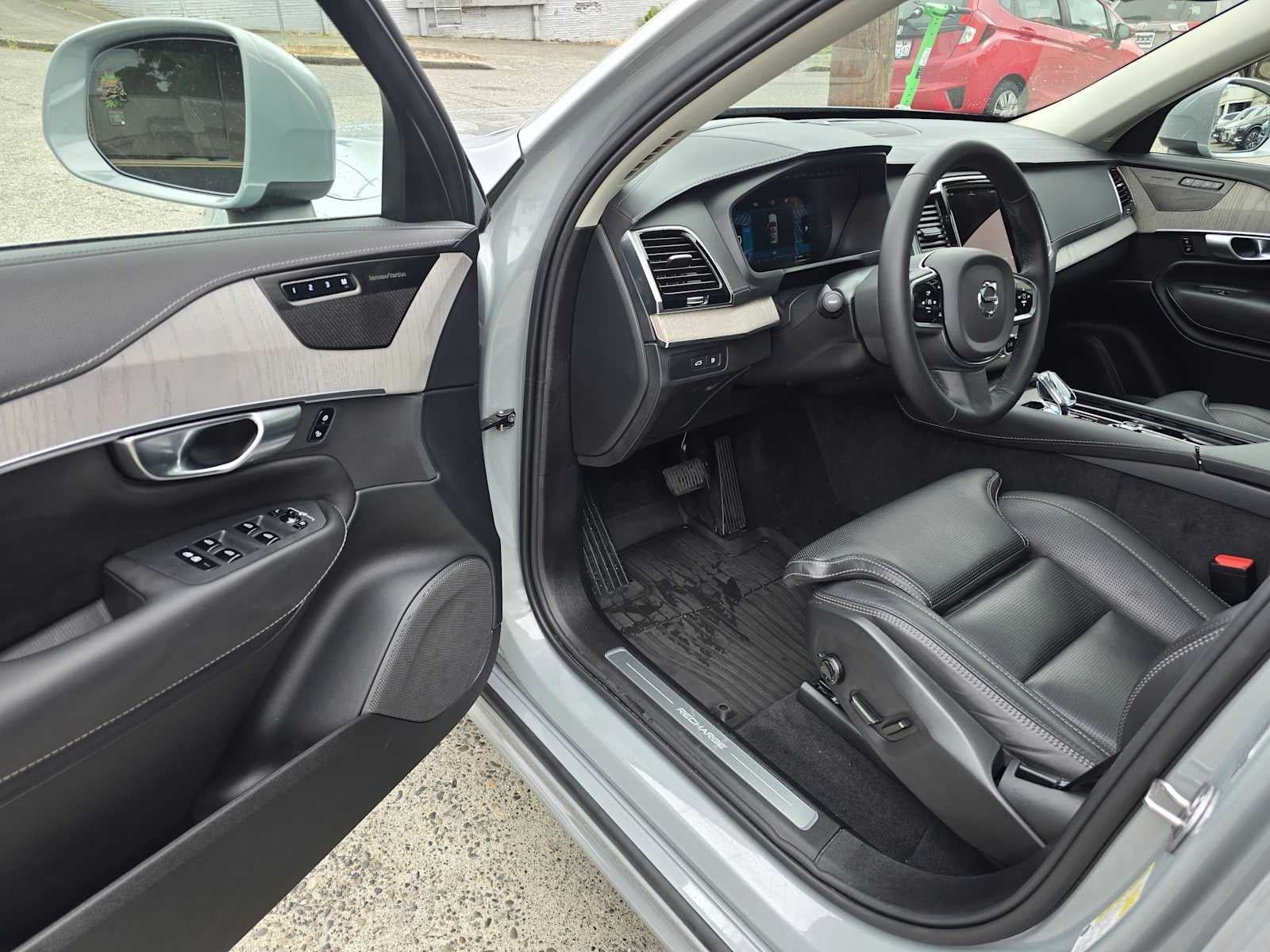 2024 Volvo XC90 Recharge Plug-In Hybrid Ultimate Bright Theme